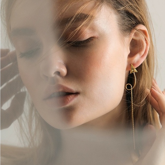 Paper plane earrings - Picture 3 of 10